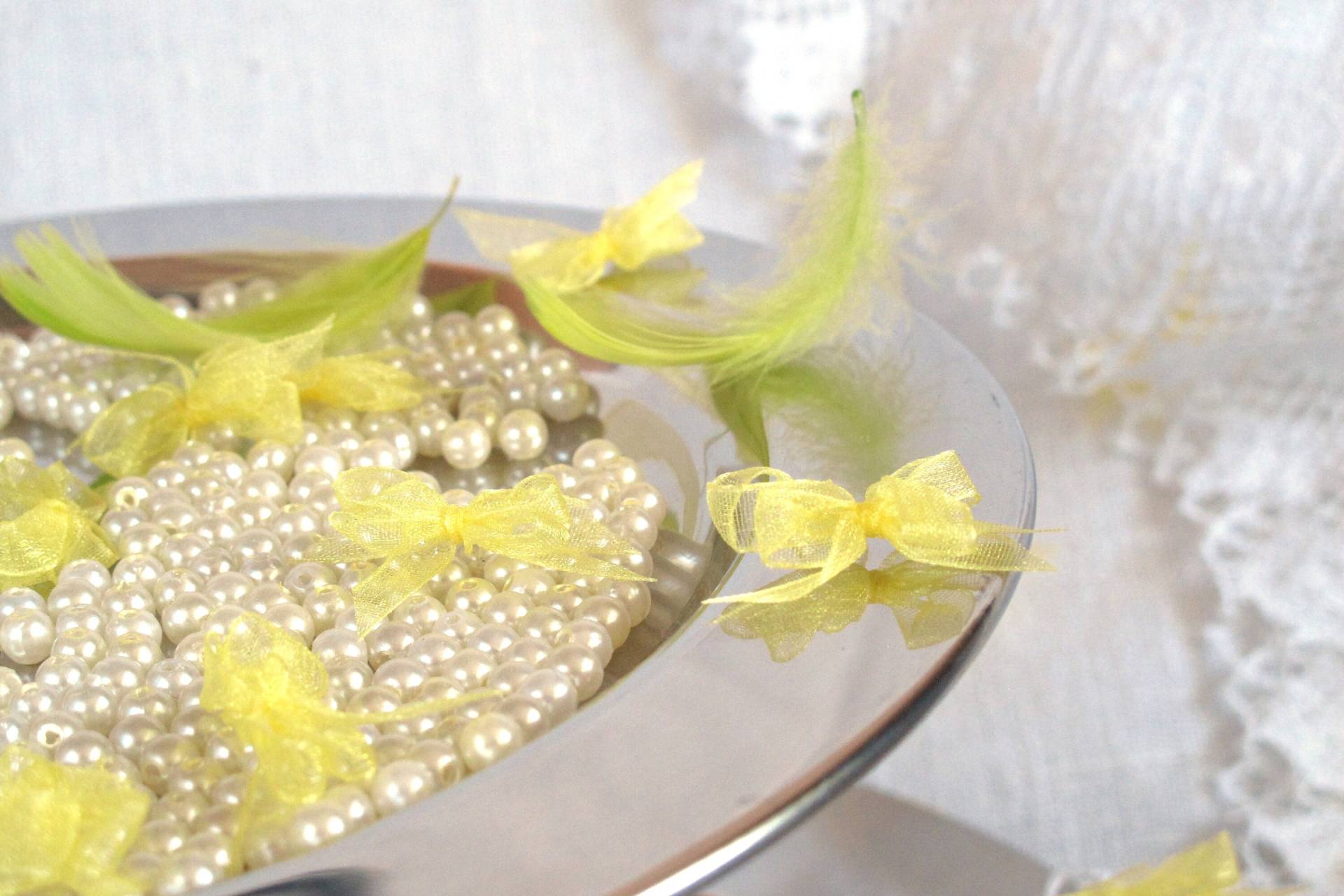 Kleine Schleifen Aus Organzaband Zum Basteln, Kartenbasteln Und Dekorieren in Lemon Yellow Kleine Schleifen Aus Organzaband Zum Basteln, Kartenbasteln Und Dekorieren in Lemon Yellow von FlorArtSilva