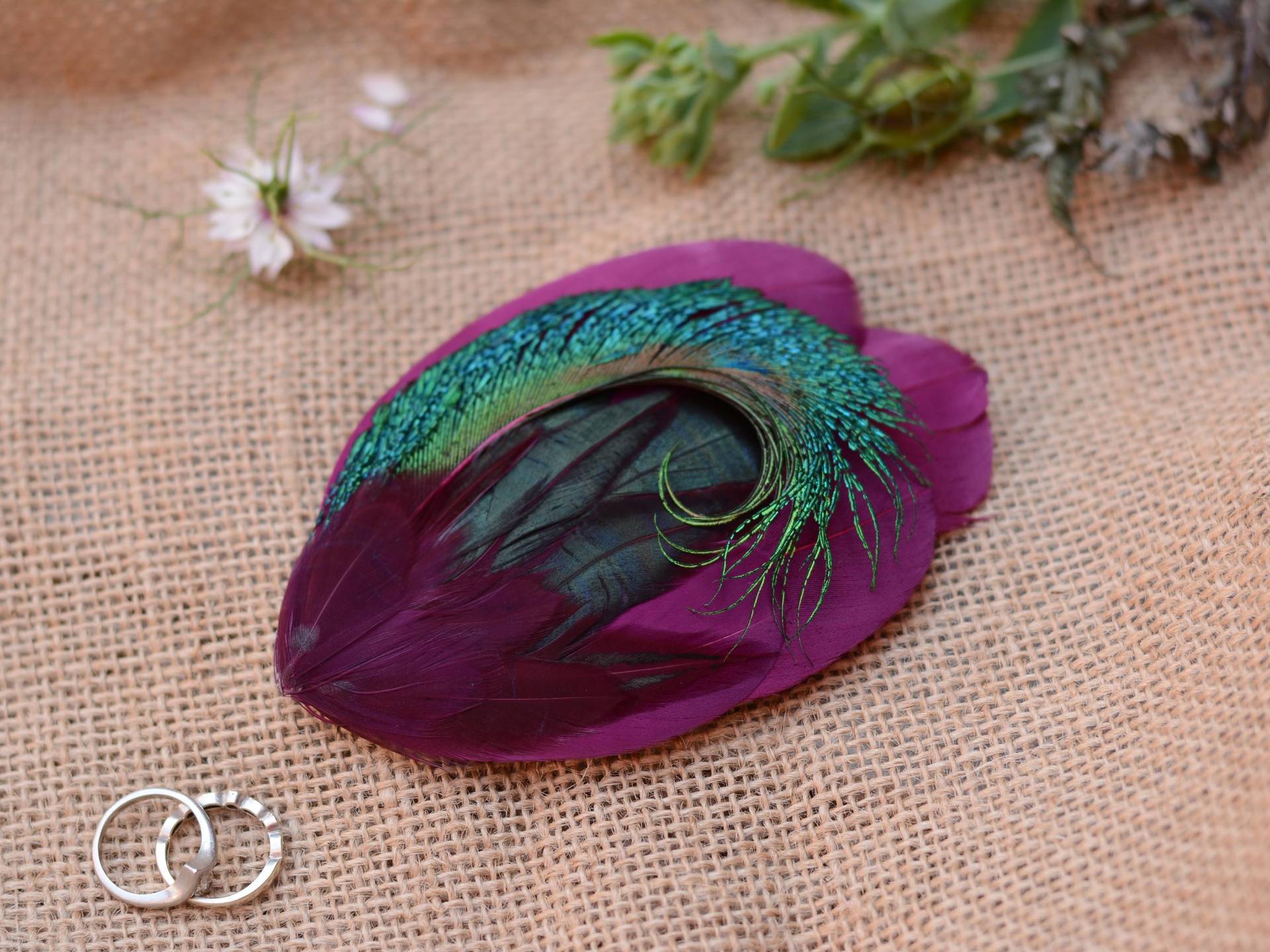 Lila Und Pfauenfeder Haarspange No.24 | Fascinator Pfauenfeder-Kopfschmuck Brautjungfer Hochzeit von FloraAndTheFox