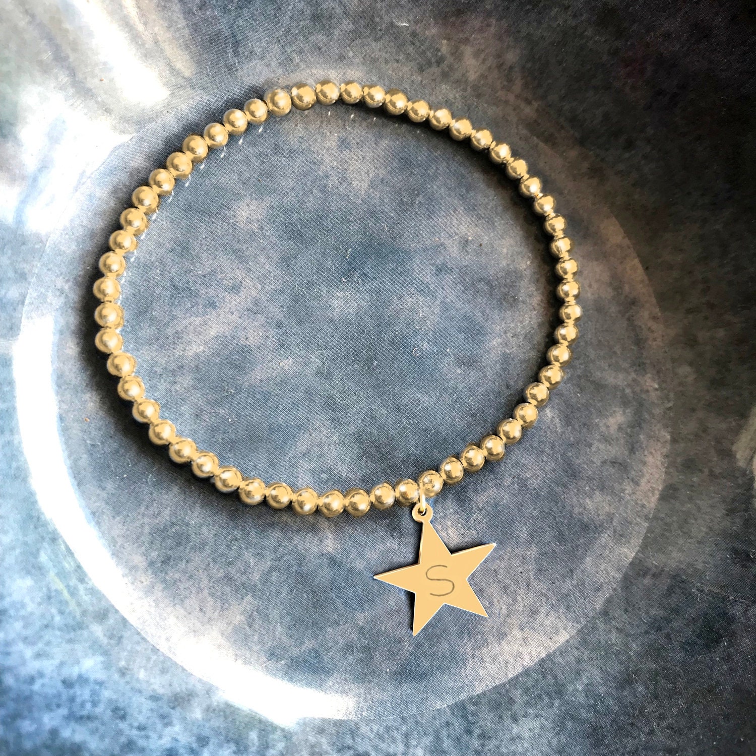 24 Karat Vergoldetes Stern Stretch Bead Armband Benutzerdefinierte Gravur 24 Karat Vergoldetes Stern Stretch Bead Armband Benutzerdefinierte Gravur von FloraDoraJewellery