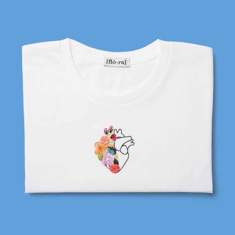 T-Shirt Mod Cuorfiore von FloraEmbroideryItaly