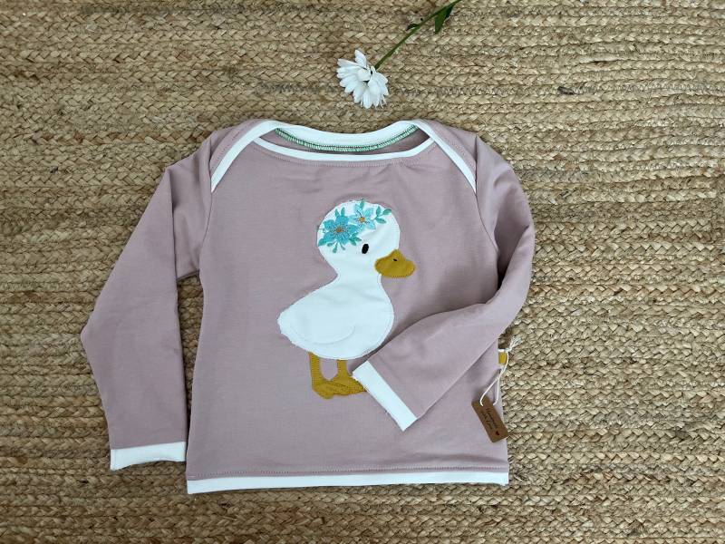 Handgemachtes Kinder-Shirt | Größe 86 Von Flora Fingerhut - Boho Ente Mit Blumen Applikation von FloraFingerhut