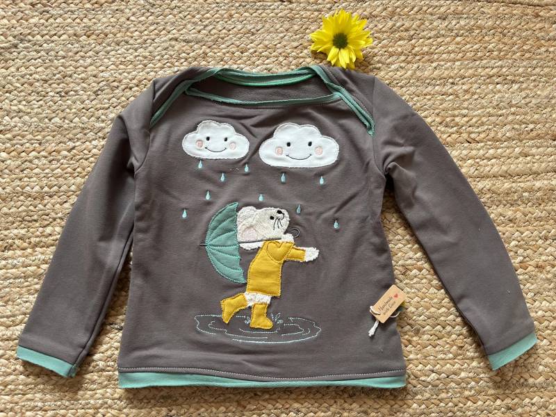 Handgemachtes Kinder-Shirt | Größe 86 Von Flora Fingerhut - Maus Mit Regenschirm Tanzt Im Regen Applikation von FloraFingerhut