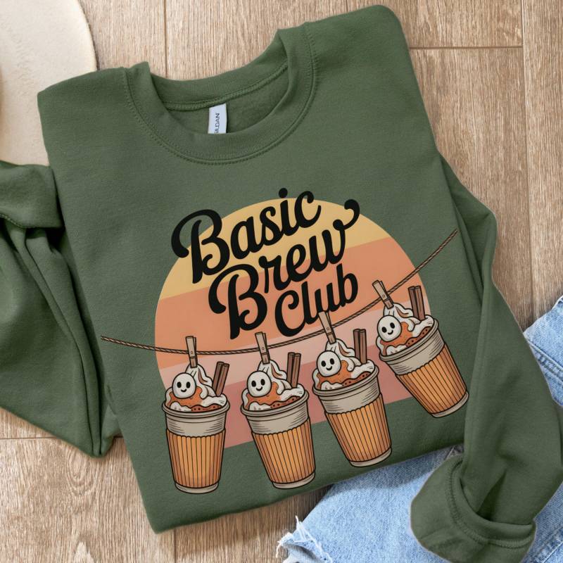 Halloween Brauerei Club Sweatshirt, Pumpkin Spice Latte Rundhalsausschnitt, Hängender Getränke Pullover, Kaffeeliebhaber Outfit, Drink Trend Geschenk Halloween Brauerei Club Sweatshirt, Pumpkin Spice Latte Rundhalsausschnitt, Hängender Getränke Pullover, Kaffeeliebhaber Outfit, Drink Trend Geschenk von FloraHappiness