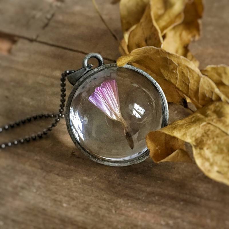 Gepresste Rosa Limonium Blumen Halskette Echte Getrocknete Blume Terrarium von FloraStudio2014