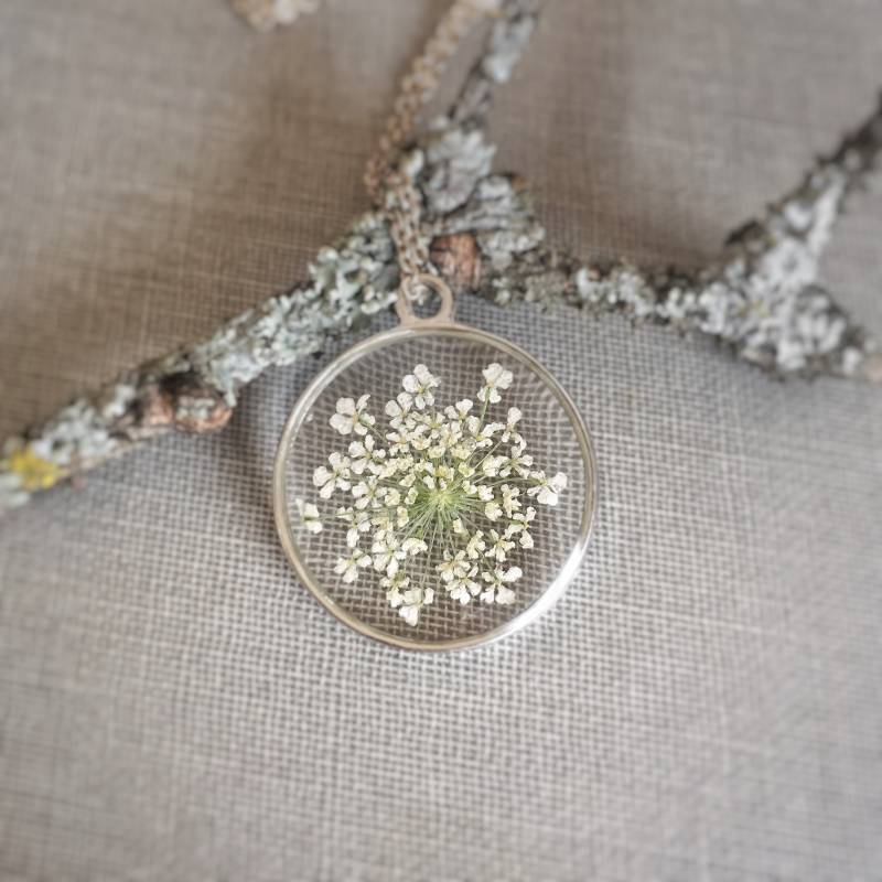 Queen Anne's Lace Resin Halskette Echte Getrocknete Blumen Terrarium von FloraStudio2014