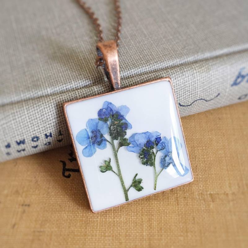 Vergissmeinnicht Halskette Echte Gepresste Blume Harz Anhänger von FloraStudio2014