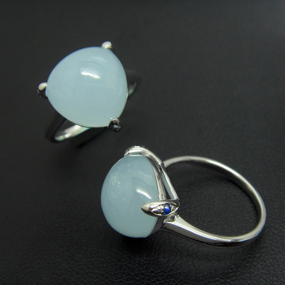 925 Silber 18K Weißgold Natürlicher Blauer Chalcedon Fat Candy Dreieck Ring von FloraTung