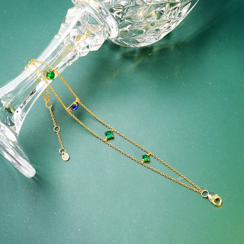 Designer Armband Double-Deck 18K Gold Natur Zuckerhut Smaragd Swat Sugar Loaf Saphir Cab Edelsteine von FloraTung
