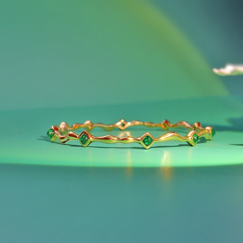 Designer Kunst Schmuck 18K Smaragd Armband Williamschliff Zuckerhut Armreif Wasser Minimalismus Designer Kunst Schmuck 18K Smaragd Armband Williamschliff Zuckerhut Armreif Wasser Minimalismus von FloraTung