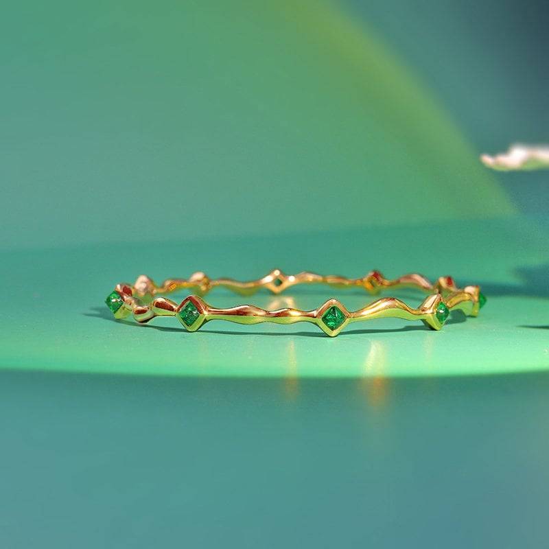Designer Kunst Schmuck 18K Smaragd Armband Williamschliff Zuckerhut Armreif Wasser Minimalismus von FloraTung