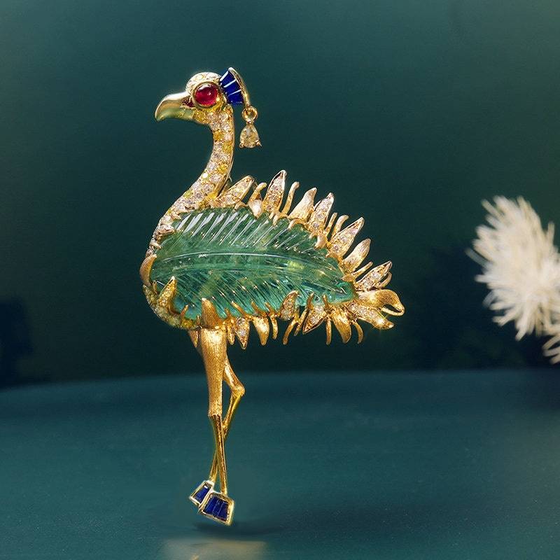 Designer Schmuck 18K Smaragd Brosche Anhänger Saphir Diamant Geschnitzt Blätter Kranich von FloraTung