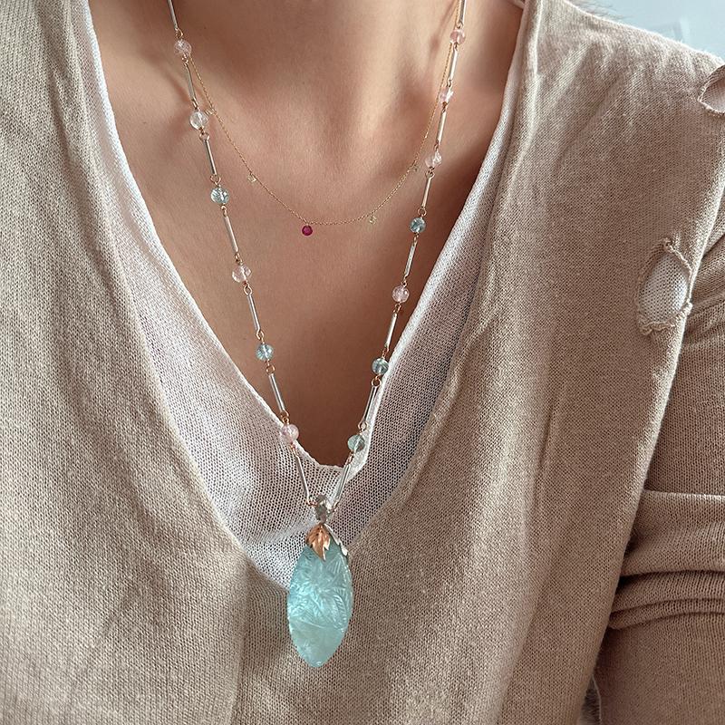 18K Gold Aquamarin Anhänger Halskette Geschnitzte Morganit Perlenkette von FloraTung