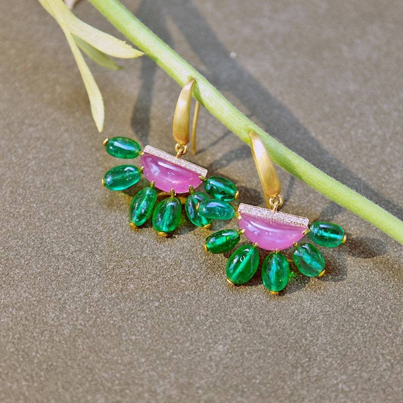 Floratung Designer Schmuck 18K Gold Halbmond Unbehandelte Rubin Ohrringe Mit Vivid Green Smaragd Perlen Ohrhänger Diamind Ohrhaken von FloraTung