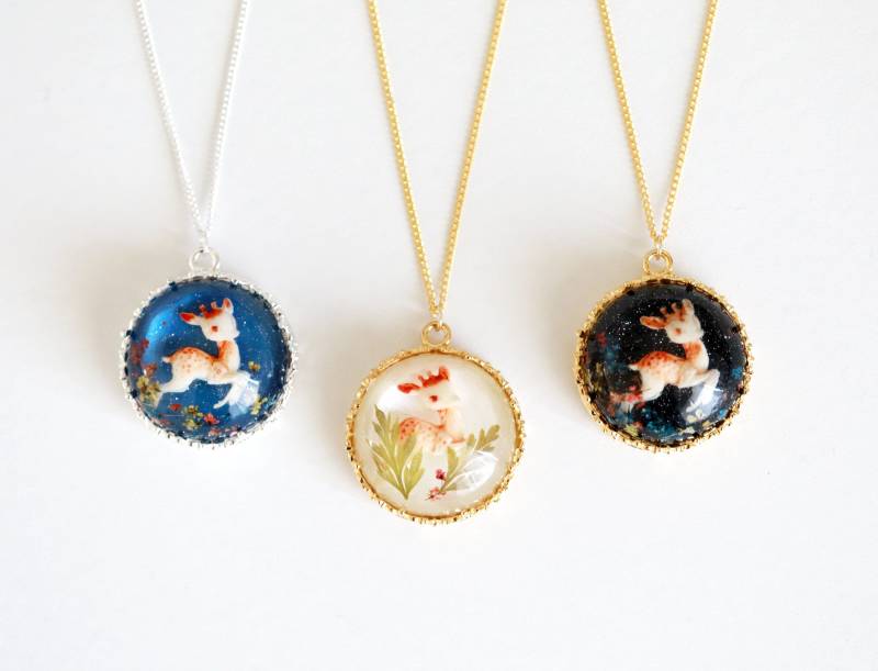 Gepresste Blume Hirsch Runde Anhänger Harz Halskette Mädchen Geschenk von FloralMemoriesJewel
