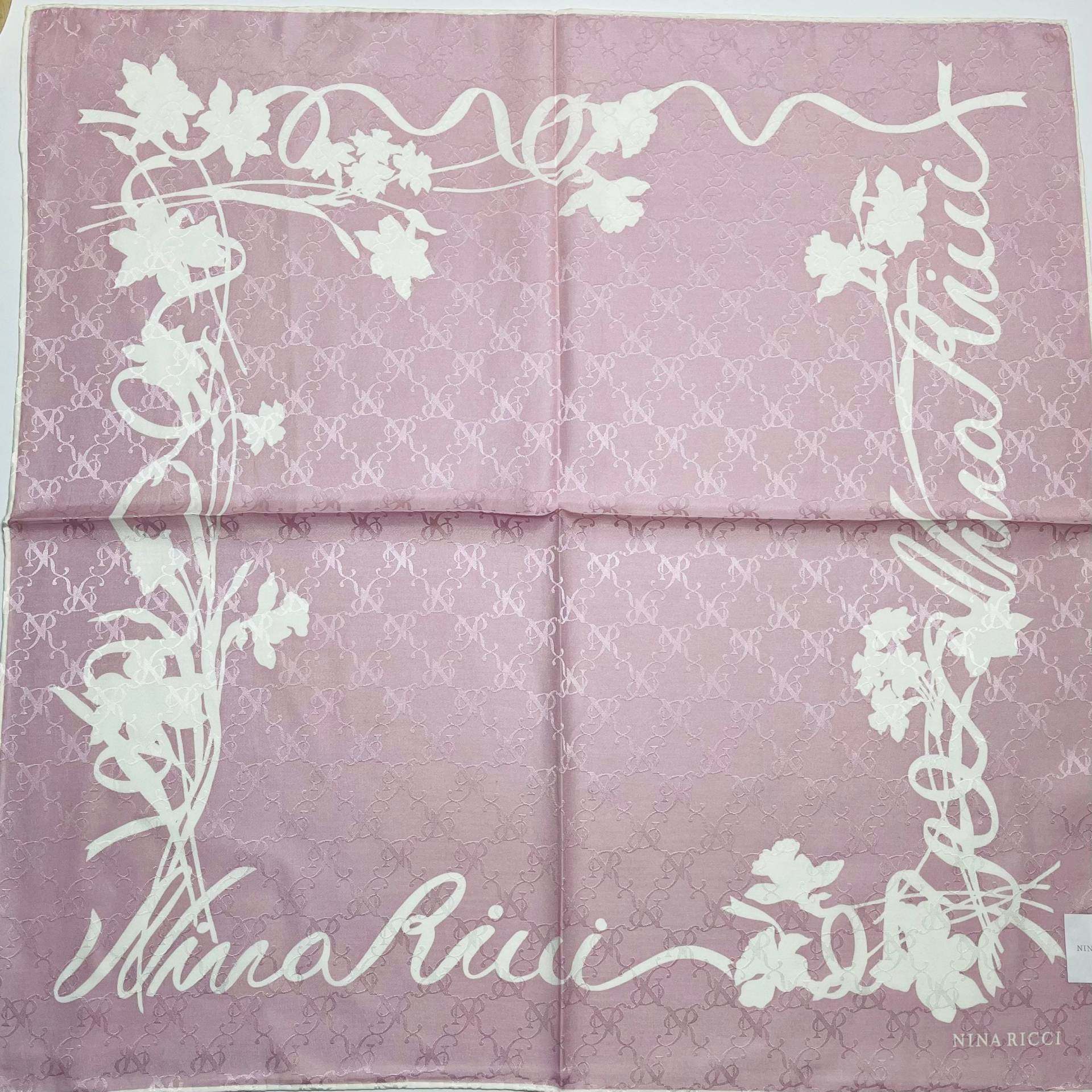 Nina Ricci Vintage Taschentuch 56 X cm von FloralStreetArt