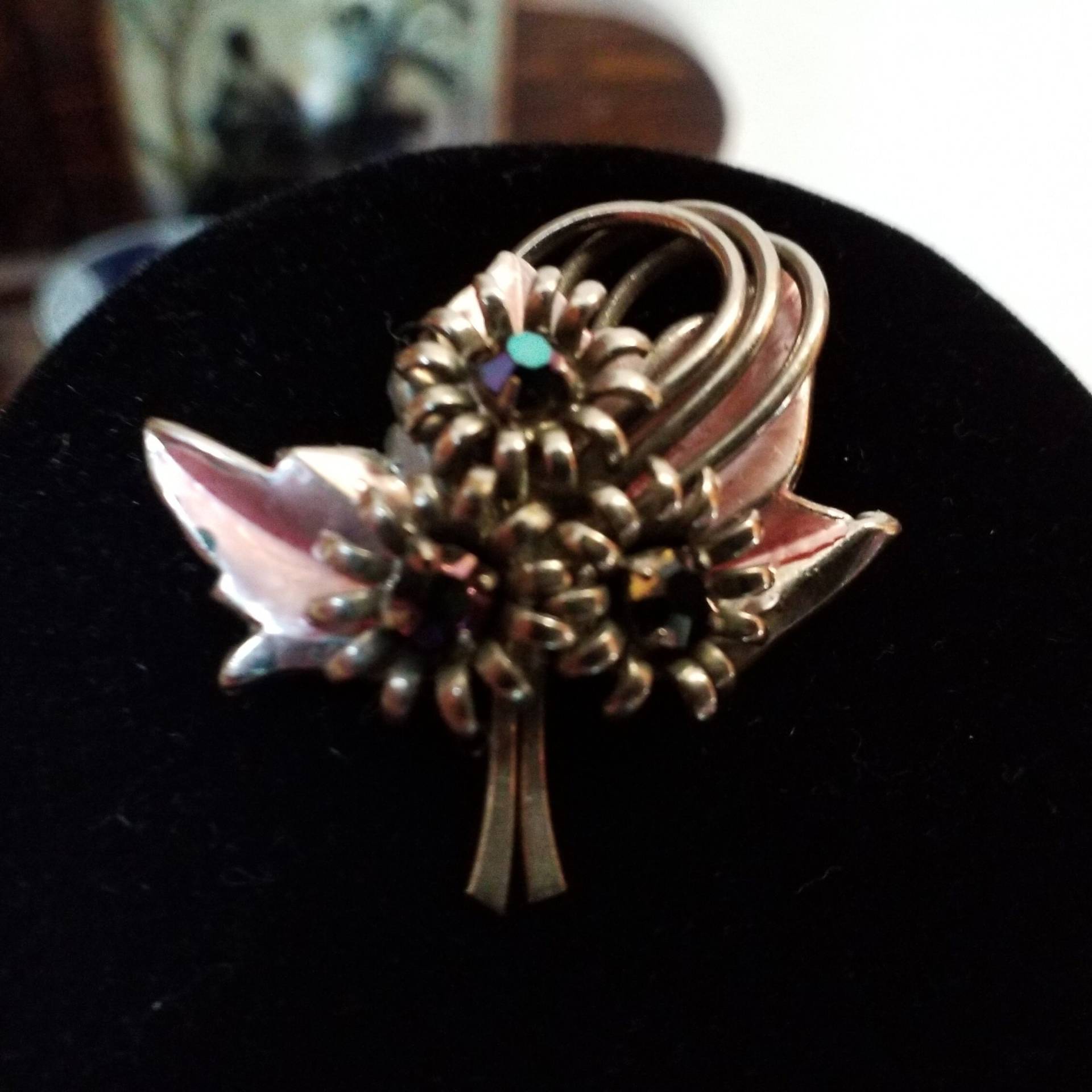 Vintage Rosa Emaille Ab Strass Blume Blatt Brosche Pin Vintage Rosa Emaille Ab Strass Blume Blatt Brosche Pin von FlorasFollyVintage
