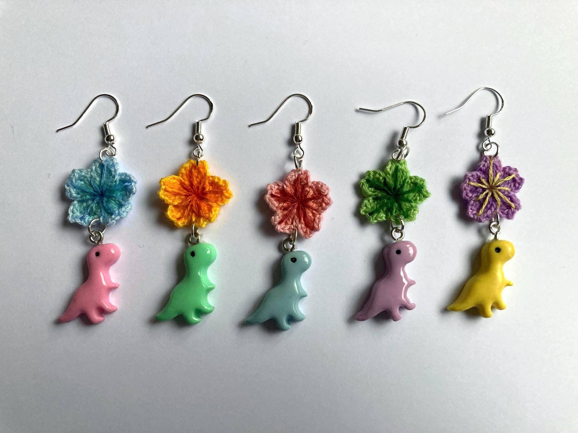 Flower & Dinosaur Earrings Flower & Dinosaur Earrings von FlorasaurusCrochet