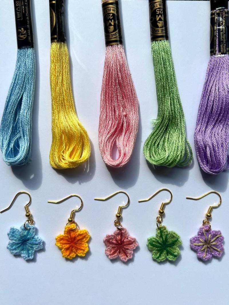 Micro Crochet Sakura Earrings Micro Crochet Sakura Earrings von FlorasaurusCrochet