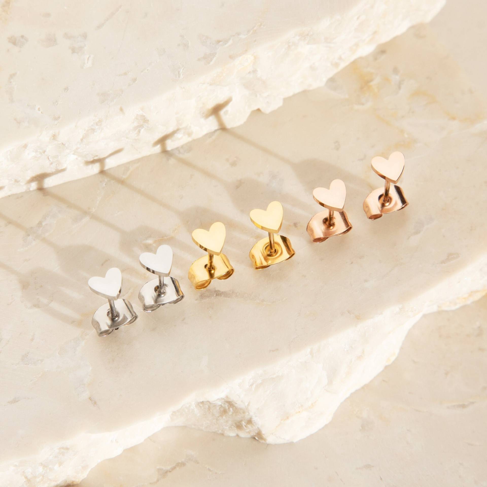 Kleine Herz Ohrringe, 18K Gold Silber Oder Rose Ohrstecker, Form Schmuck Für Sie, Mädchen Geburtstag Geschenk von FlorenceLondonDesign