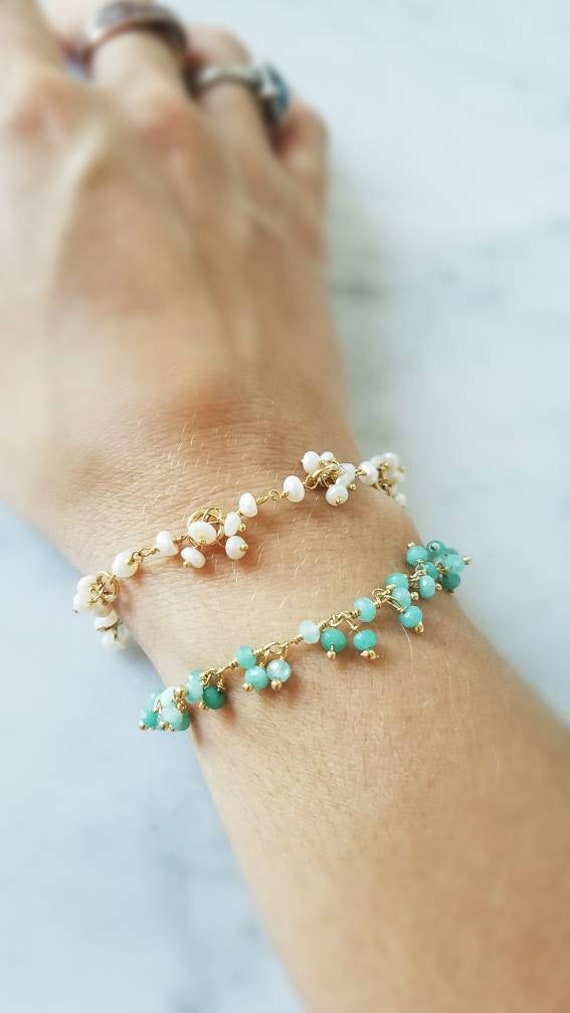 Gold Vermeil Winzig Aqua Chalcedon Armband, Zartes Weihnachten Geschenk, Geburtstagsgeschenk, Boho Chic Schmuck, Winzige Perlen Gold Vermeil Winzig Aqua Chalcedon Armband, Zartes Weihnachten Geschenk, Geburtstagsgeschenk, Boho Chic Schmuck, Winzige Perlen von FlorenceSchmittDesig