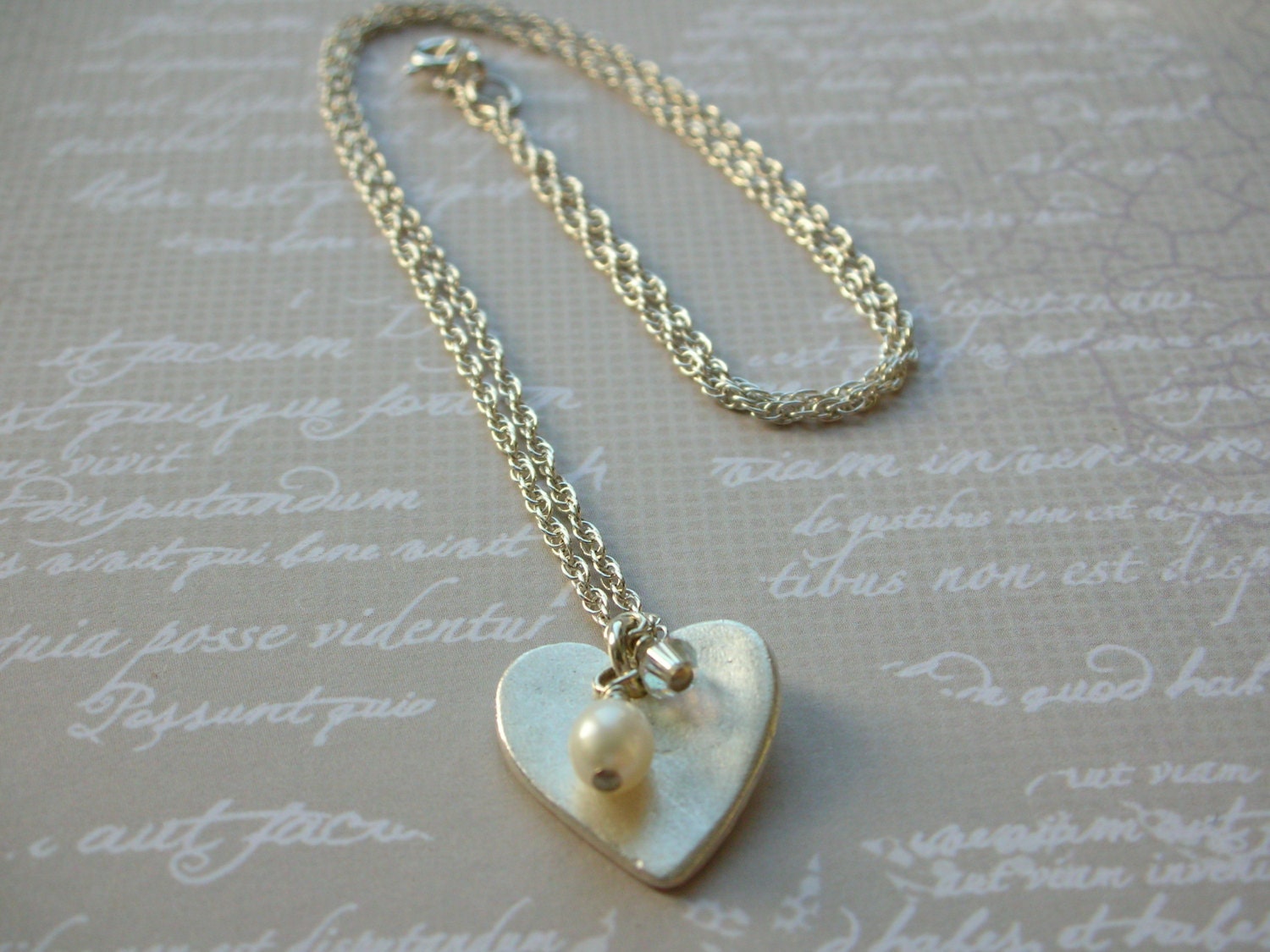 Feine Silber Herz Perlen Halskette Sterling Brautschmuck Feine Silber Herz Perlen Halskette Sterling Brautschmuck von FlorenceandTillyUK