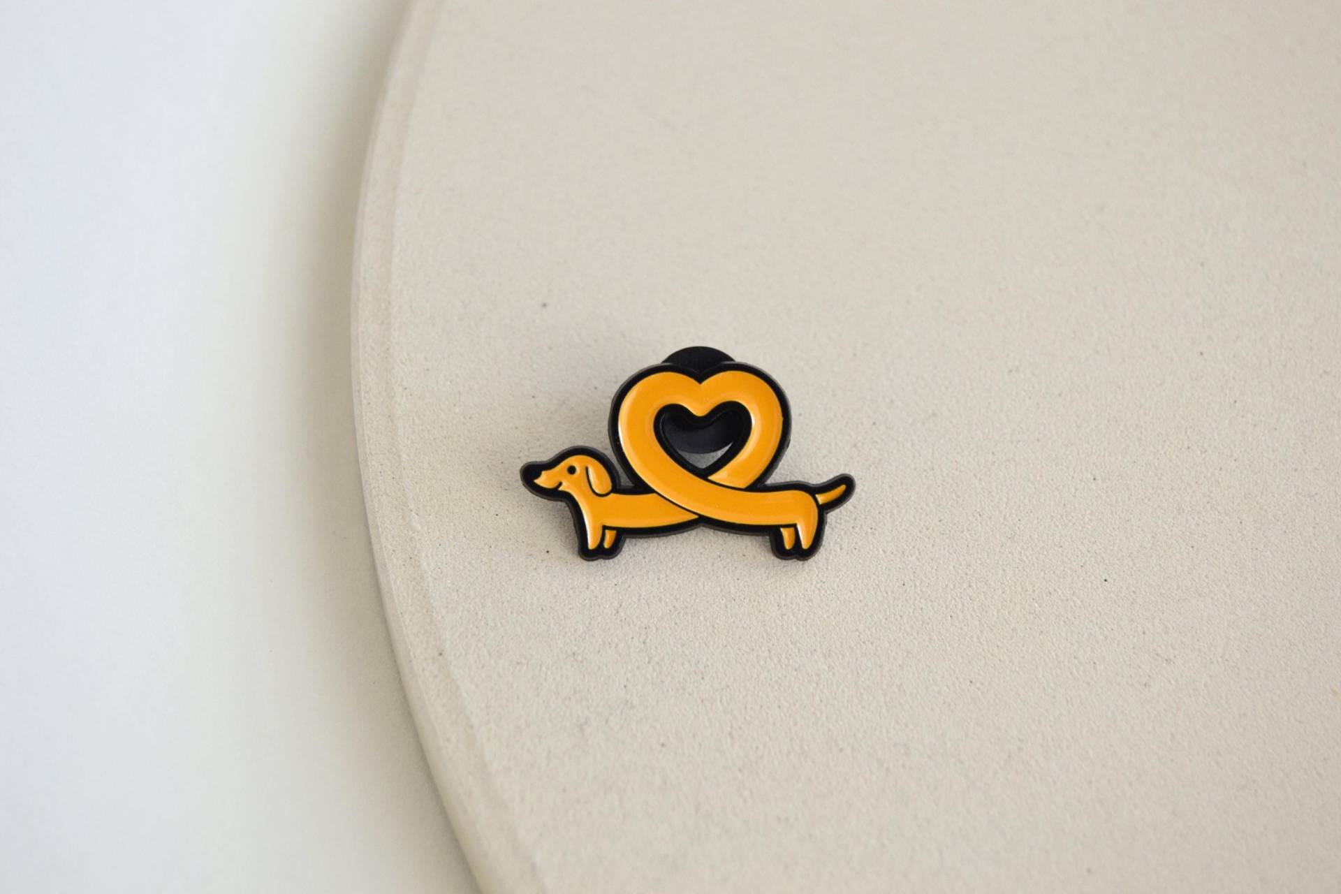 Dackel Dachshund Brosch/Pin Zum Anstecken An Kleidung Für Hundeliebhaber. Hunde Dogs Brosche Und Anstecker Herz Dachsliebe von Florentiinees