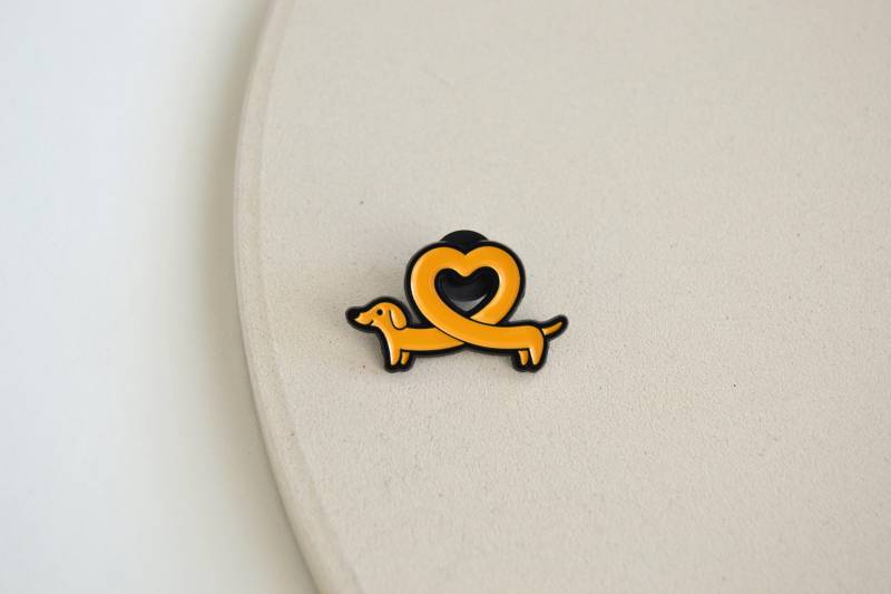 Dackel Dachshund Brosch/Pin Zum Anstecken An Kleidung Für Hundeliebhaber. Hunde Dogs Brosche Und Anstecker Herz Dachsliebe von Florentiinees