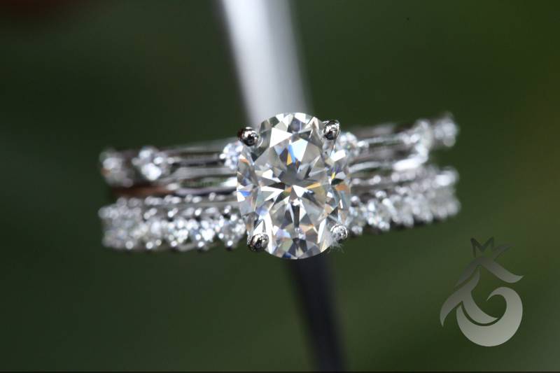 1.65 Tcw Oval Ehering Set.14K Weißgold Brautring Mit Gemeinsamen Prong Vollen Eternity Ring.jubiläumsring Set.oval Verlobungsring von FlorentineGem