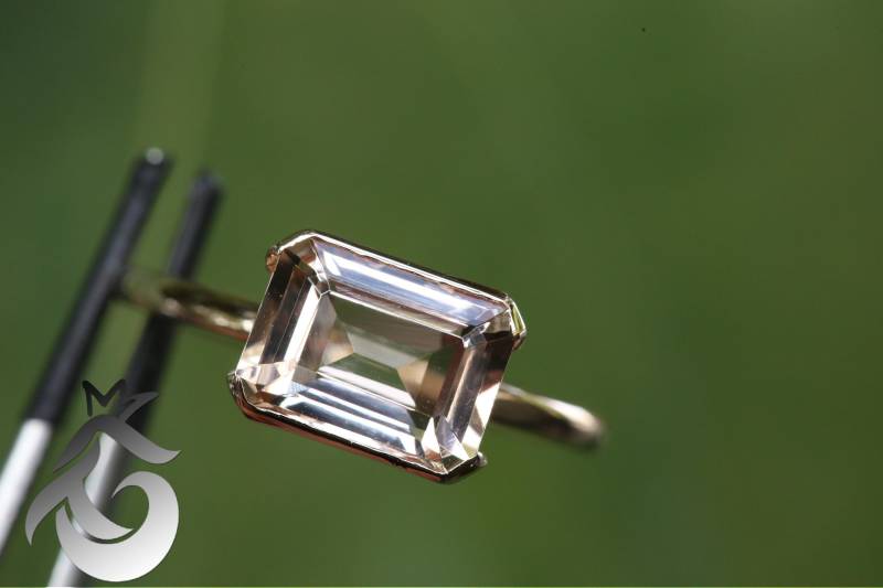 4, 05 Ct Smaragd Natürliche Morganit Halbe Lünette Ring, Echte Solitär Rose Gold Ost West Minimalist Ring von FlorentineGem