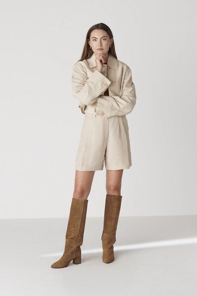 Floria Collective Damenshorts Bièl in Beige – Handgefertigte Shorts aus Leinen – High Waist mit weitem Bein und Bundfalten Floria Collective Damenshorts Bièl in Beige – Handgefertigte Shorts aus Leinen – High Waist mit weitem Bein und Bundfalten von Floria Collective