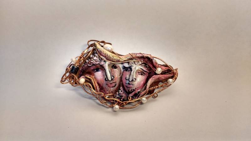 Lederklammer Mit Handgemalter Maske Lederklammer Mit Handgemalter Maske von FloricaJewelryMasks