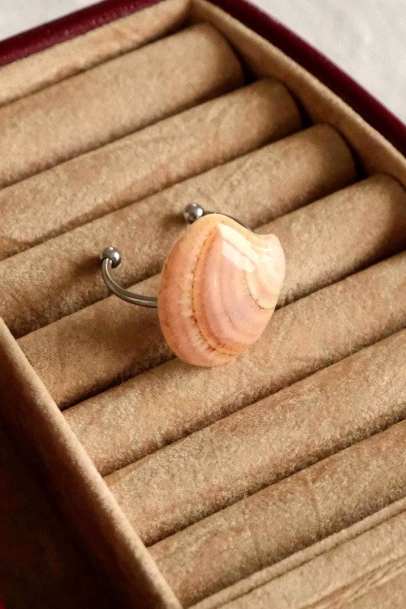 Adjustable Real Seashell Ring | Stainless Steel Resin Wrapped Shell Jewelry Unique Coastal Beach Florifycreations Adjustable Real Seashell Ring | Stainless Steel Resin Wrapped Shell Jewelry Unique Coastal Beach Florifycreations von FlorifyCreations