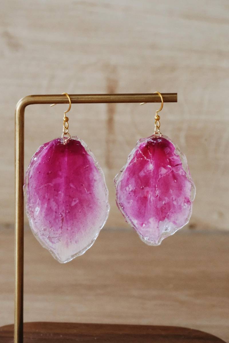 Delicate Earrings With Real Cyclamen Flowers - Handmade Flower Jewelry in Rose Pink, Gift For Girlfriend, Birthday Delicate Earrings With Real Cyclamen Flowers - Handmade Flower Jewelry in Rose Pink, Gift For Girlfriend, Birthday von FlorifyCreations