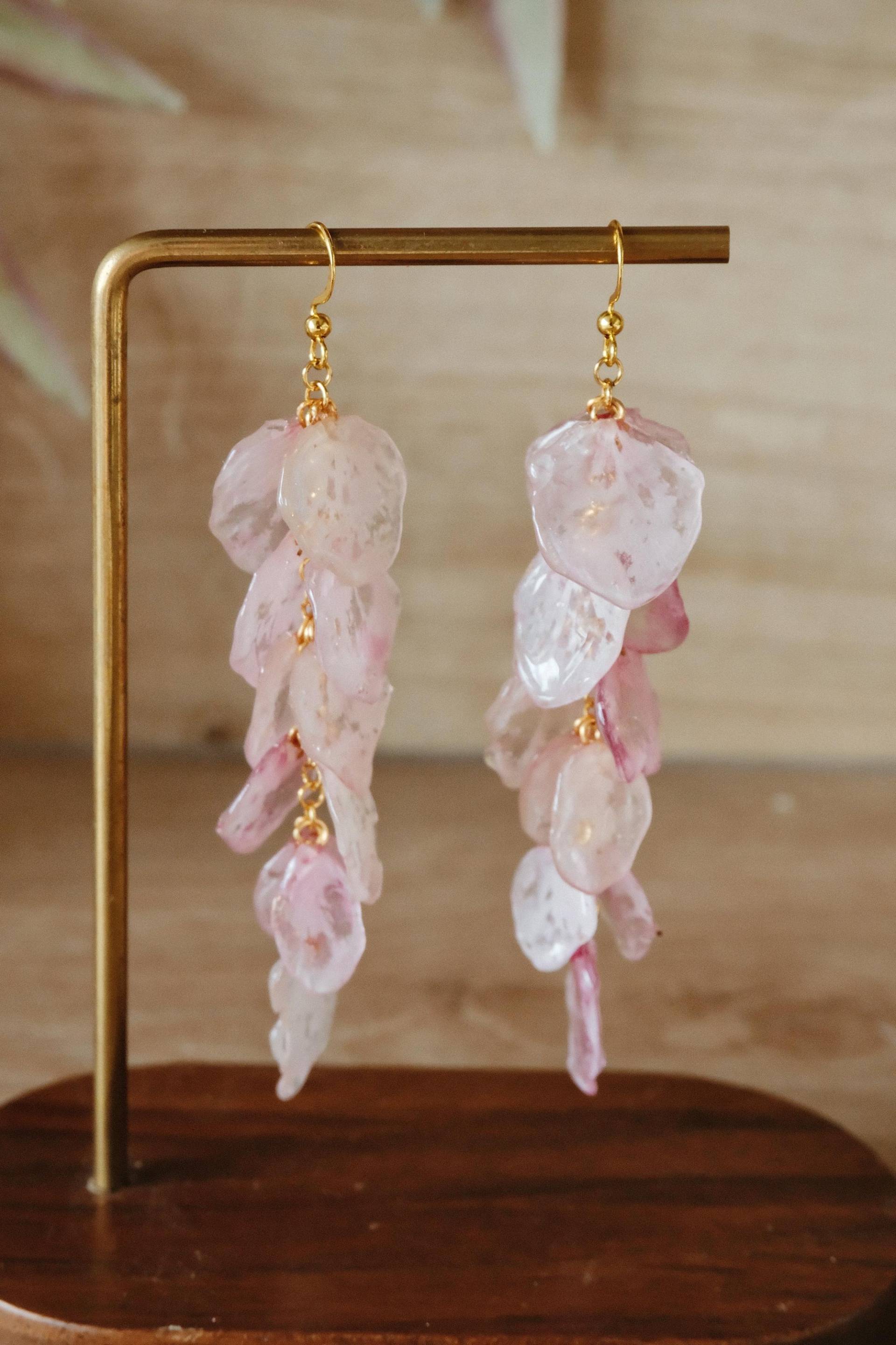 Peach Blossom Petal Earrings - Real Flower Resin Jewelry, Long Dangly Statement Earrings, Pink Botanical Gift For Her Florifycreations Peach Blossom Petal Earrings - Real Flower Resin Jewelry, Long Dangly Statement Earrings, Pink Botanical Gift For Her Florifycreations von FlorifyCreations