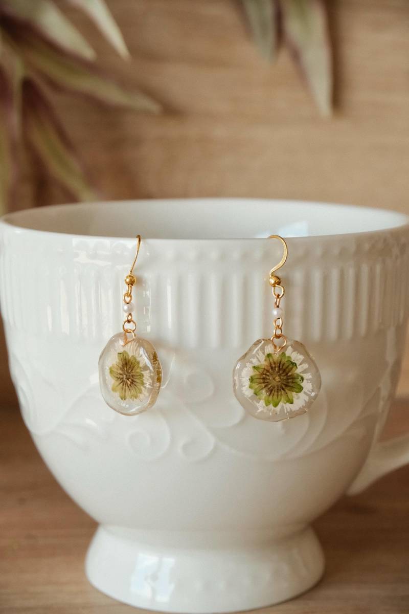 Pressed Daisy Earrings | Real Flower Jewelry Resin Floral Natural Botanical Gift Handmade Dried Drop Florif Pressed Daisy Earrings | Real Flower Jewelry Resin Floral Natural Botanical Gift Handmade Dried Drop Florif von FlorifyCreations