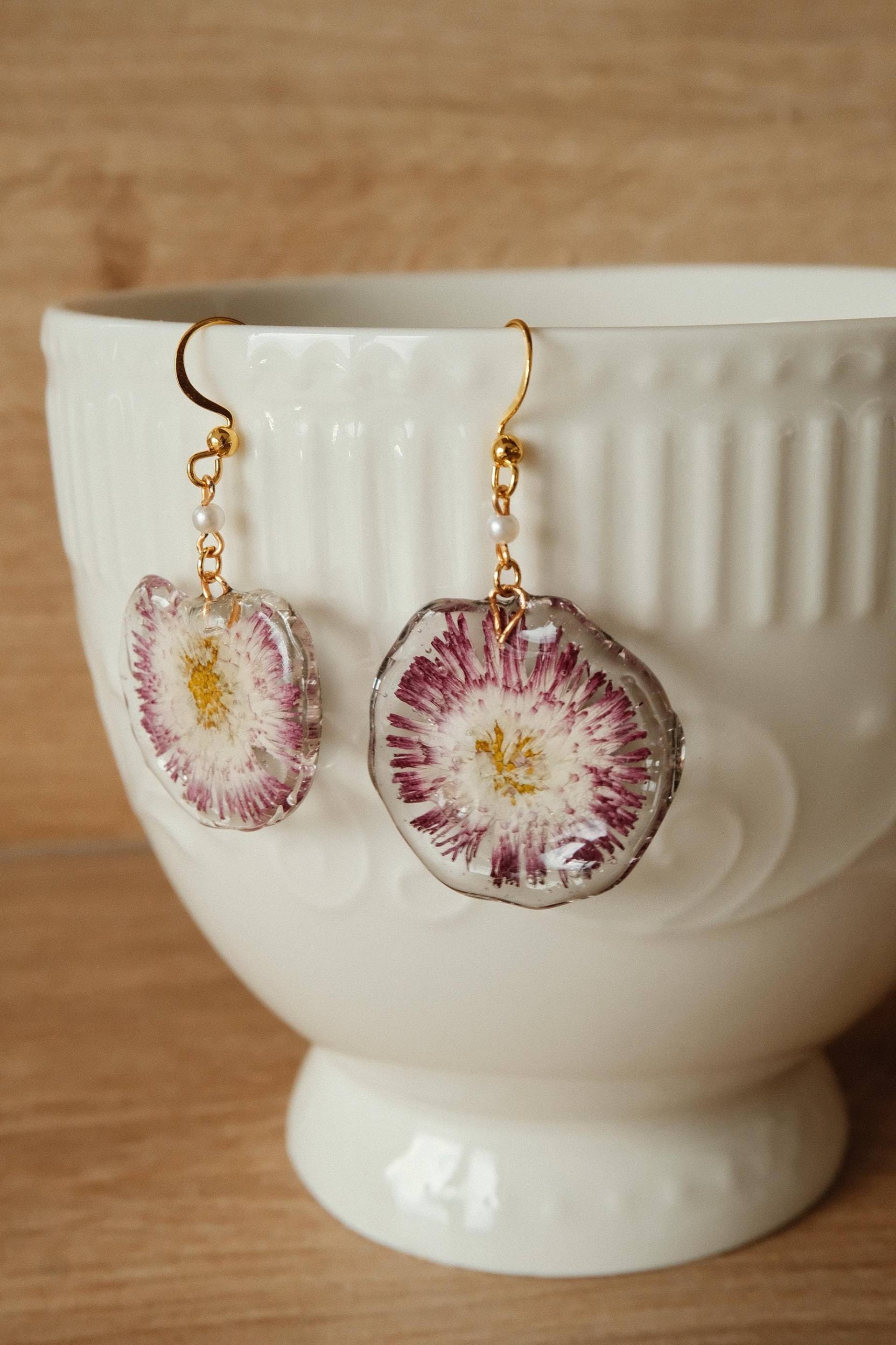 Pressed Daisy Earrings | Real Flower Jewelry Resin Floral Natural Botanical Gift Handmade Dried Drop Florif Pressed Daisy Earrings | Real Flower Jewelry Resin Floral Natural Botanical Gift Handmade Dried Drop Florif von FlorifyCreations
