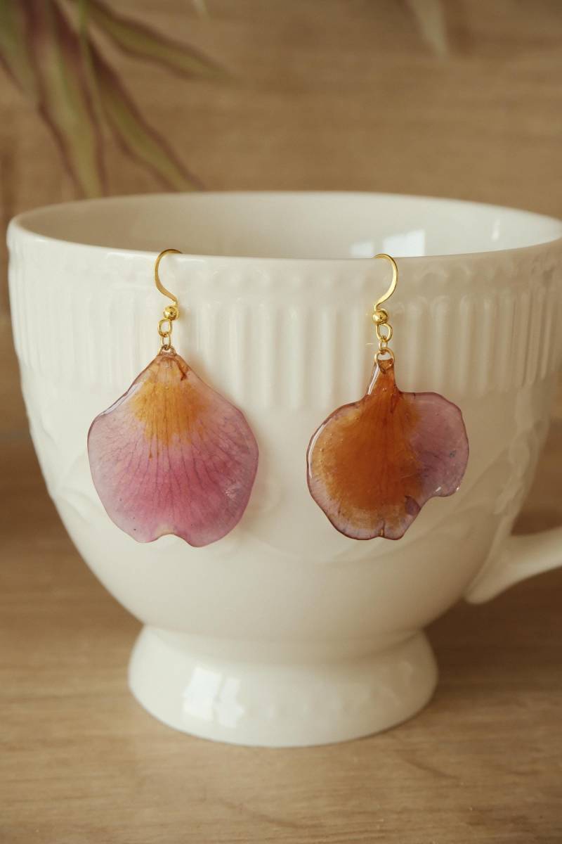 Real Camellia Petal Earrings - Handmade Resin Jewelry, Nature Inspired, Unique Floral Real Camellia Petal Earrings - Handmade Resin Jewelry, Nature Inspired, Unique Floral von FlorifyCreations