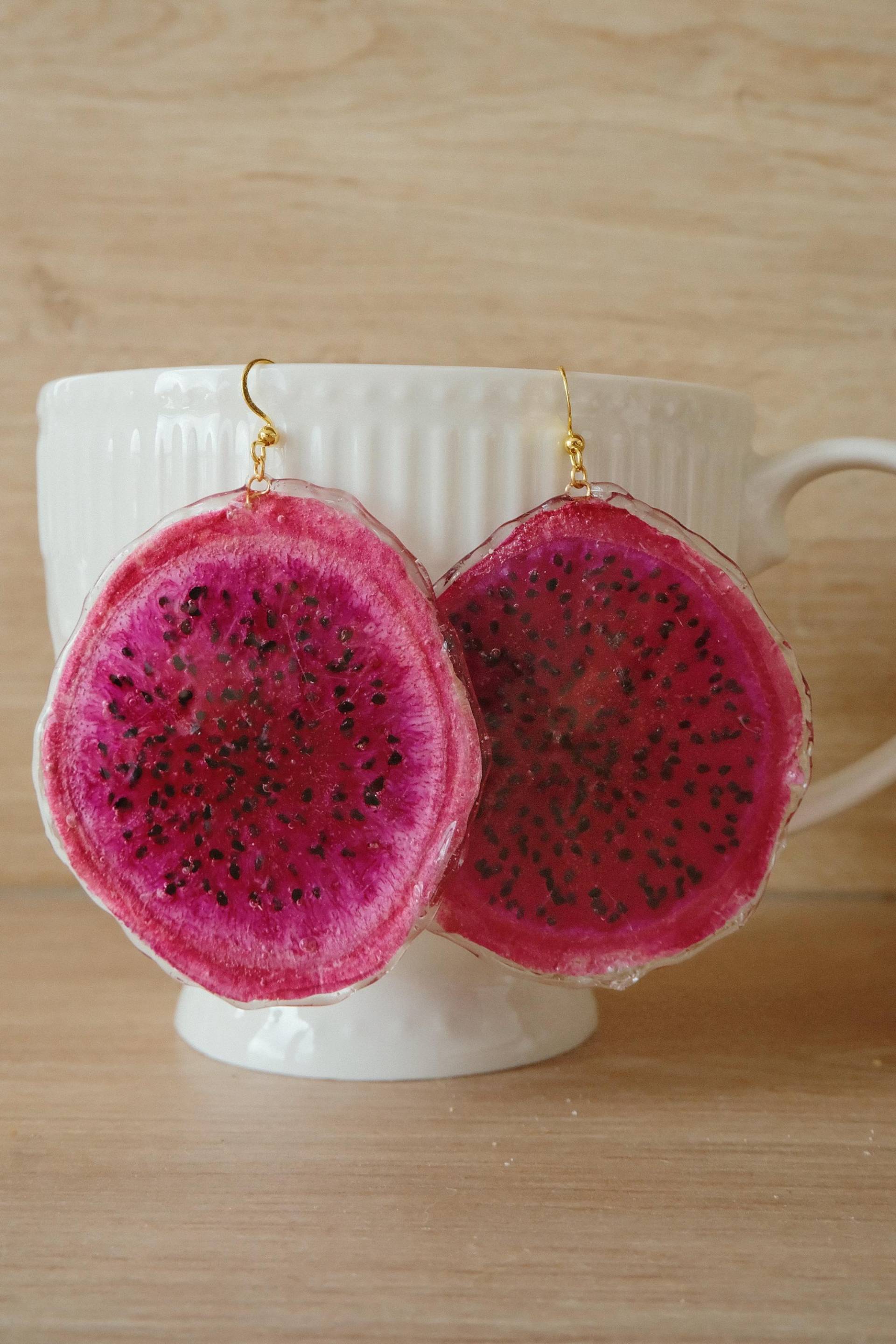 Real Dragon Fruit Slice Earrings - Pink Earrings- Bold Statement Resin Nature-Inspired Jewelry Florifycreations Real Dragon Fruit Slice Earrings - Pink Earrings- Bold Statement Resin Nature-Inspired Jewelry Florifycreations von FlorifyCreations