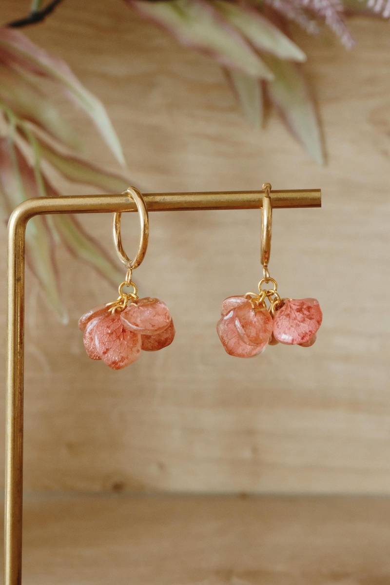 Real Hydrangea Petal Earrings | Resin Floral Dangle Handmade Lightweight Summer Botanical Jewelry Florifycreations Real Hydrangea Petal Earrings | Resin Floral Dangle Handmade Lightweight Summer Botanical Jewelry Florifycreations von FlorifyCreations