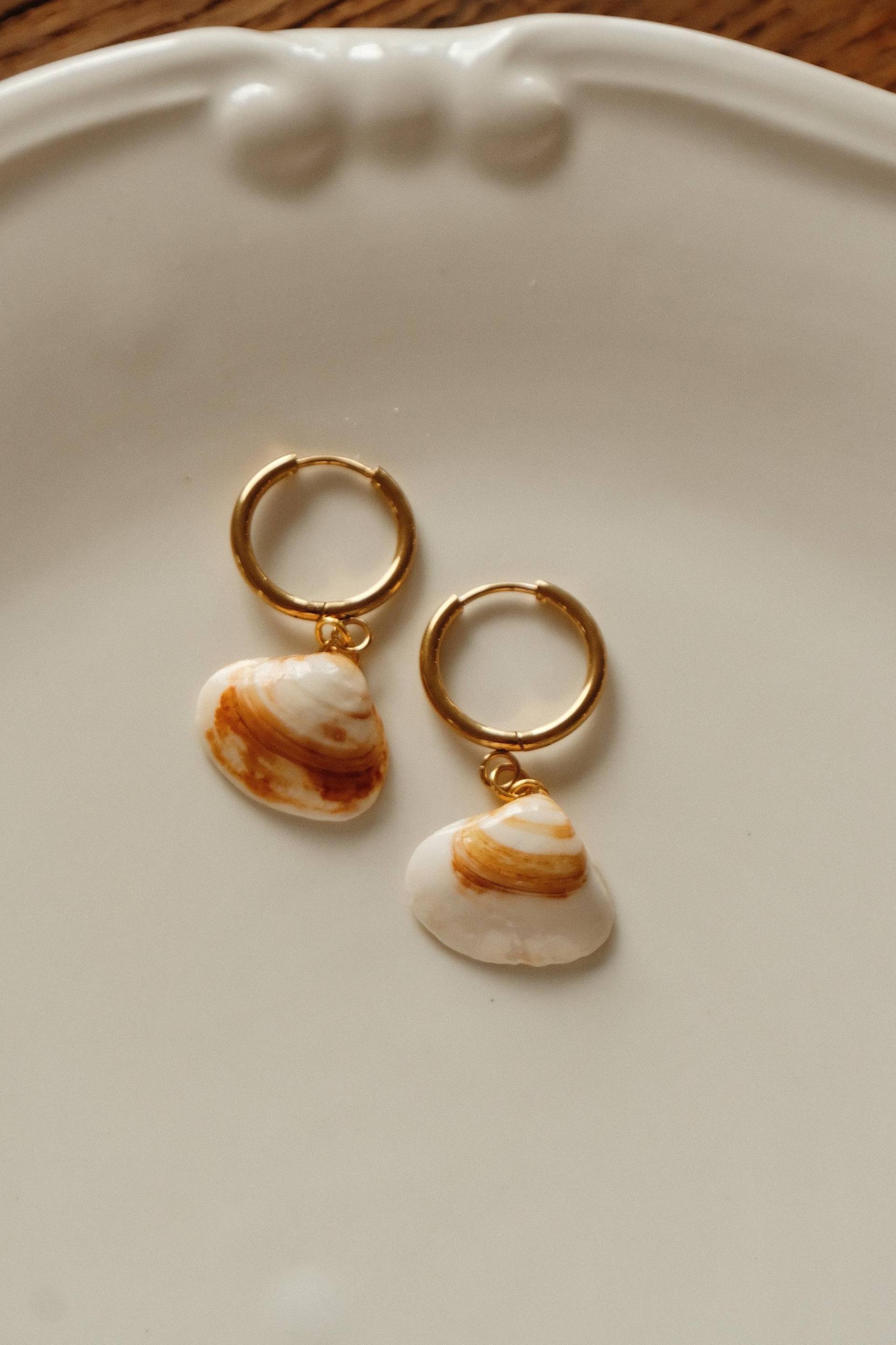 Real Shell Earrings From Portugal | Minimal Coastal Dangle Handmade Beach Jewelry Real Shell Earrings From Portugal | Minimal Coastal Dangle Handmade Beach Jewelry von FlorifyCreations