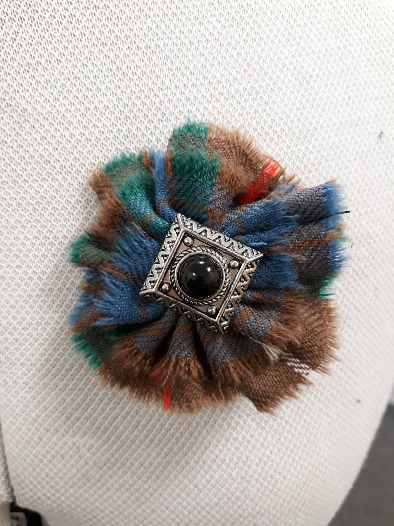 Handgemachte Tartan Brosche Anstecknadel Handgemachte Tartan Brosche Anstecknadel von Floristo4ka