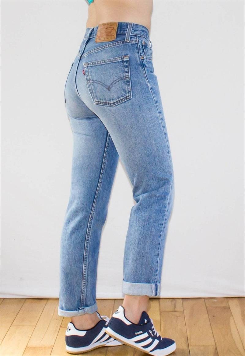 Echte Vintage 1990Er Levi 501 Jeans Blau Stone-Wash Straight Leg Mid Waist Button Fly Uk 8 10 12 14 von FlorrieJanesVintage