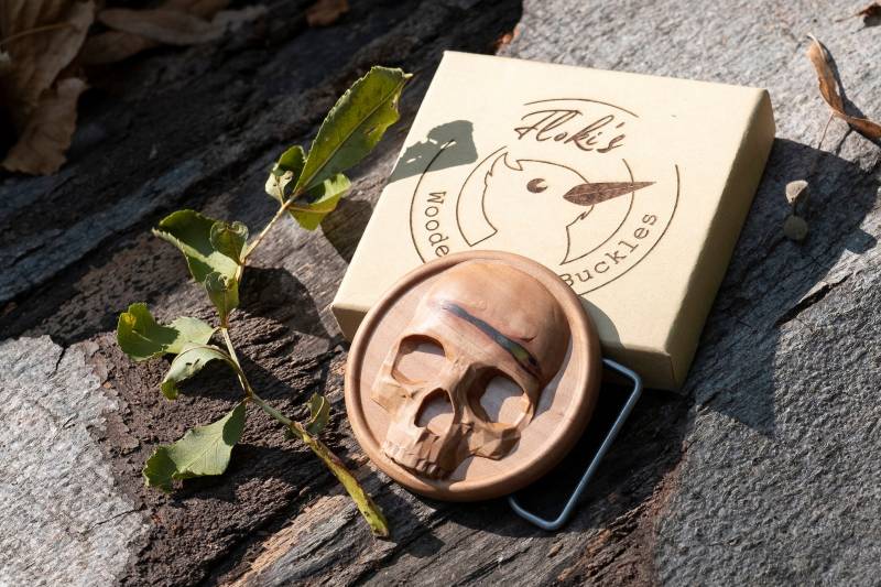 Gürtelschnalle Birnenholz "Totenkopf" Einzelstück Unikat von Florysarte