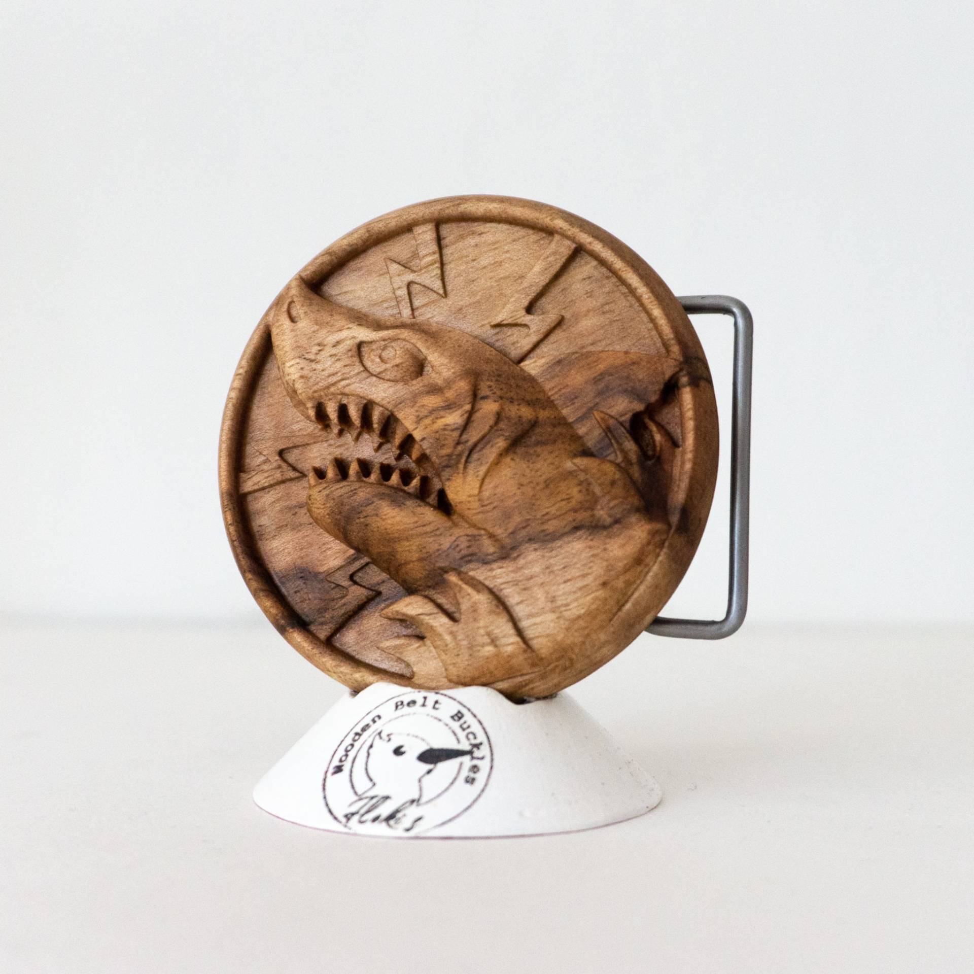 Nussholz Gürtelschnalle "Hai" Einzelstück von Florysarte