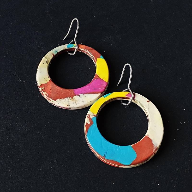 Ohringe Mit Einzigartiger Maserung von Florysarte