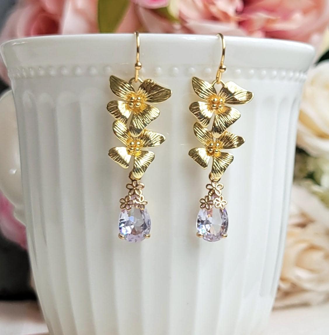 Klare Tropfen Goldohrring Braut Ohrringe Goldene Orchidee Cascading Blumen Lange Kristalltropfen Geschenk von FlosJewelryBox