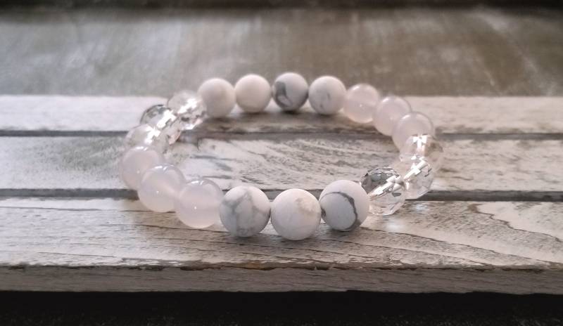 Howlite & Quartz Edelstein Armband White Agate Crystal Healing Howlite & Quartz Edelstein Armband White Agate Crystal Healing von FlosTreasureBox