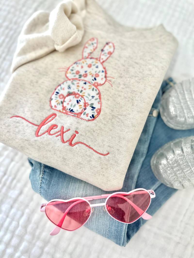 Benutzerdefinierte Mädchen Applikation Kleinkind Osterhase Sweatshirt - Personalisierter Gestickter Name Crewneck Gemütliches Kinder Personalisierte von Flossandfable