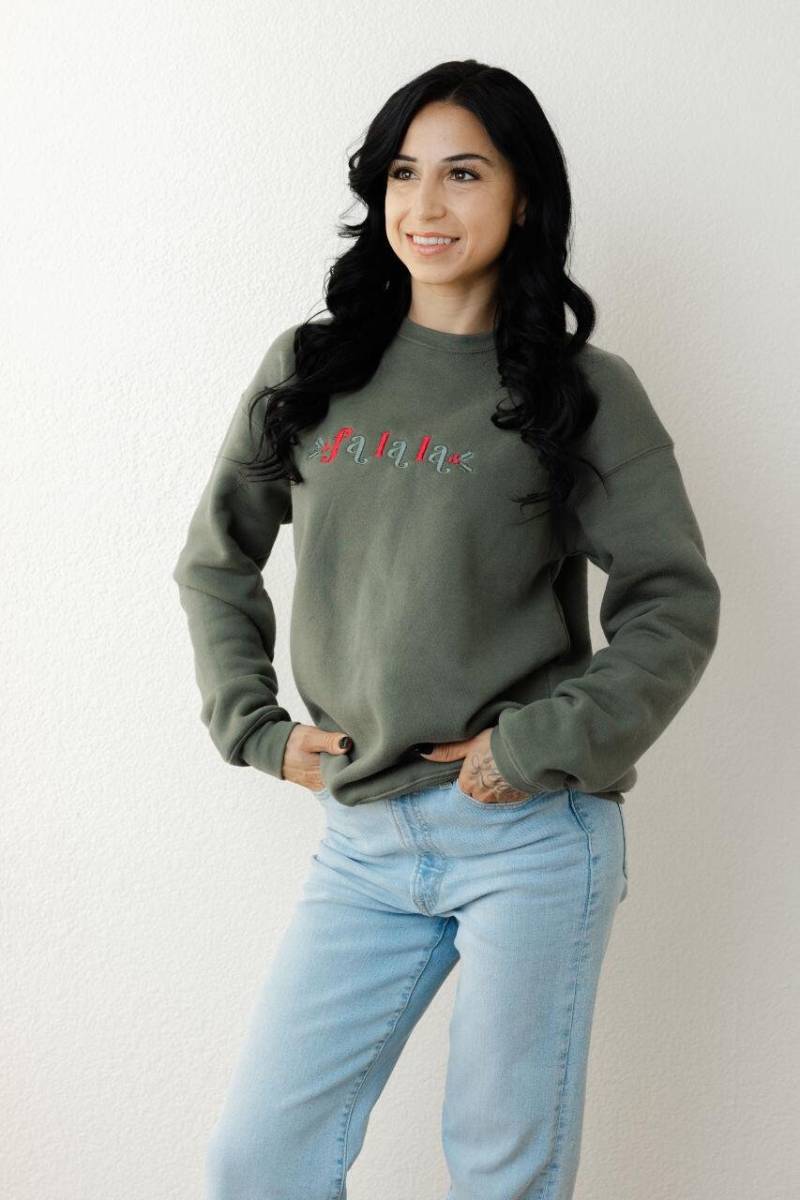 Besticktes Bella Canvas Weihnachts-Sweatshirt Mit Rundhalsausschnitt - Süßer Feiertags-Pullover Für Frauen von Flossandfable