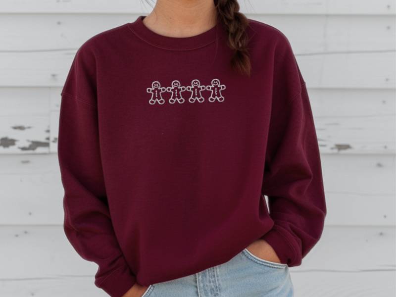 Besticktes Lebkuchenmann Sweatshirt - Jerzees Pullover Urlaub Weihnachten Süßer Weihnachtspullover Für Frauen von Flossandfable